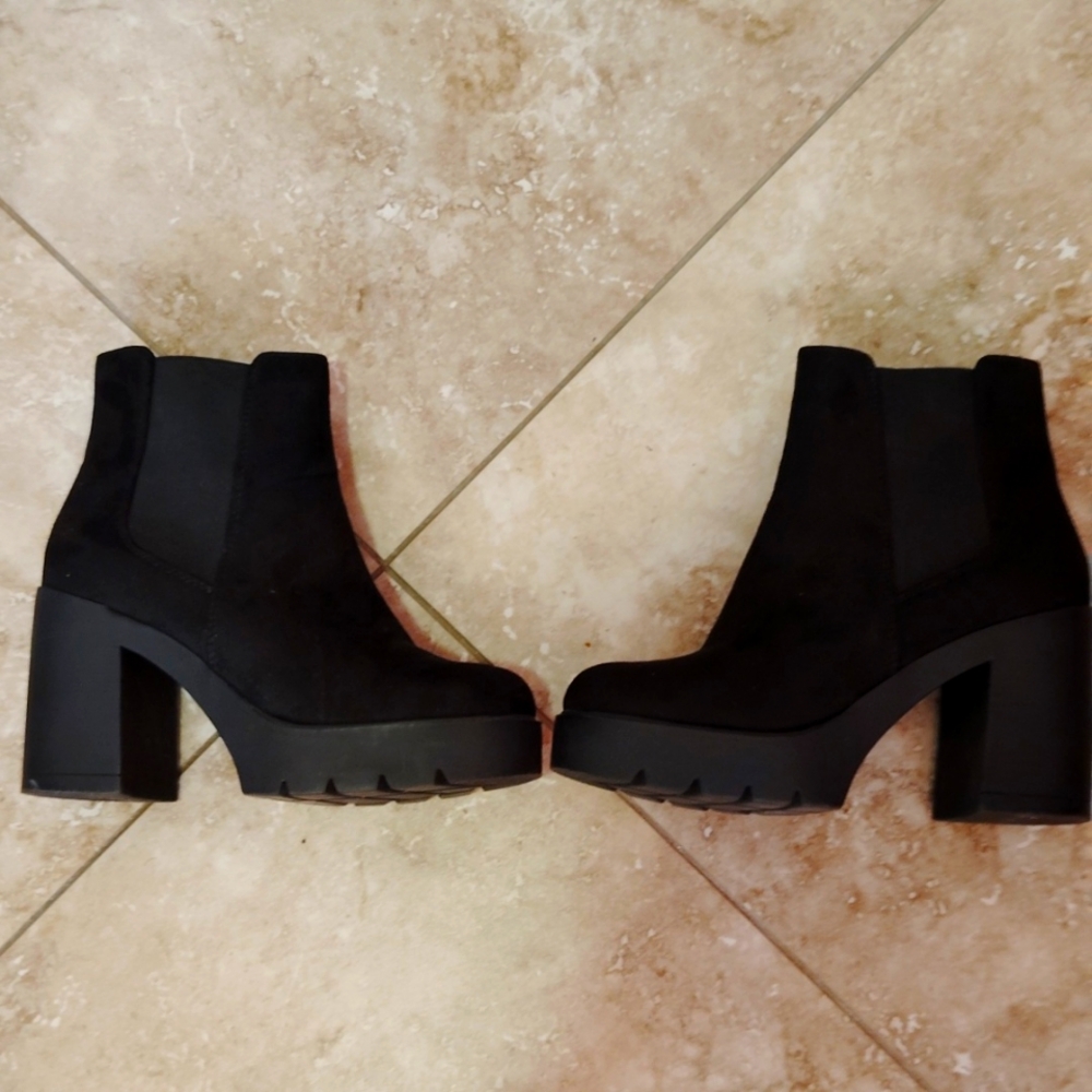 Soda EDITOR ~ Women Lug Sole High Heel Chelsea Fashion Ankle Boot w/Double Elast